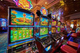mybet မိုဘိုင်းအက်ပ် Myanmar Smartphone တွင် Sports Betting ကစားနေသောမြင်ကွင်း